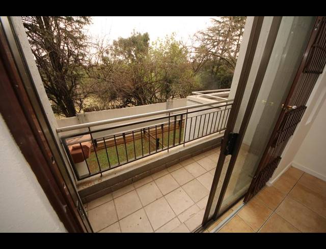 2 BEDROOM APARTMENT FOR SALE IN SUNNINGHILL